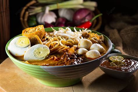  Laksa Johor – Eine cremige und scharfe Explosion im Mund!